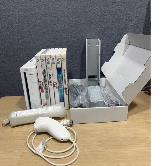 Nintendo Wii RVL-001 *Console, Controller, Nunchuck, 6 Games Bundle - Tested - Picture 1 of 11
